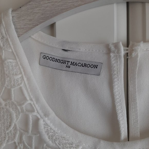 Sleeveless Lace Top - Picture 6 of 7